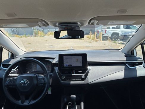 Used 2025 Toyota Corolla LE FWD image 31
