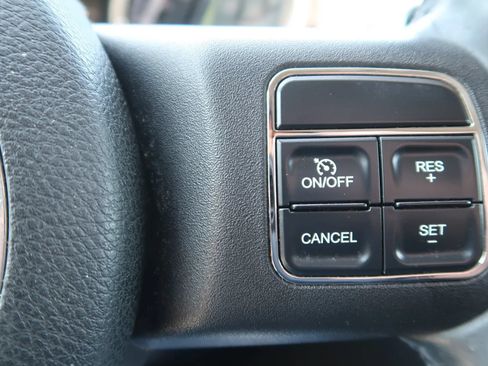 Used 2012 Jeep Grand Cherokee Laredo w/ Laredo E Group AWD/4WD image 33