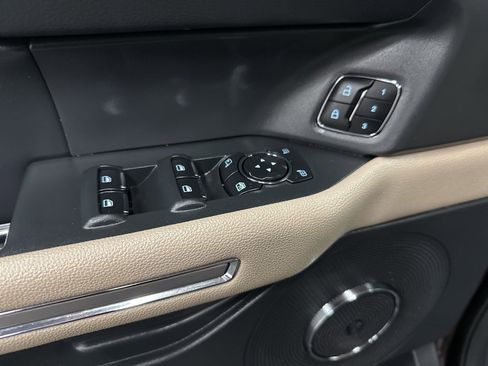 Used 2024 Ford Expedition Limited image 17