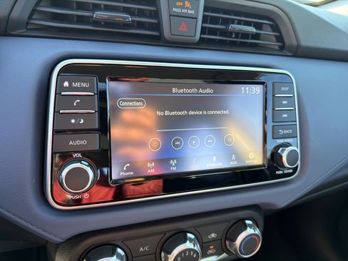 Used 2023 Nissan Versa SV image 6