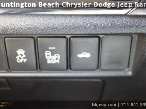 Used 2016 Toyota Avalon XLE Premium image 20