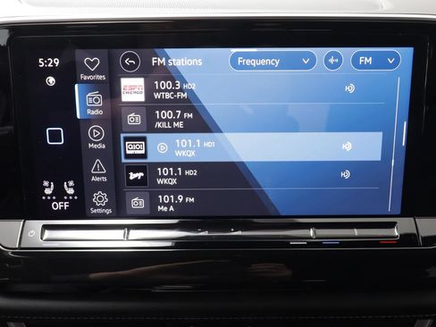 Used 2025 Volkswagen Atlas Cross Sport SE image 9