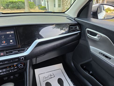 Used 2022 Kia Niro LX FWD image 28