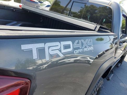 Used 2019 Toyota Tacoma TRD Off-Road AWD/4WD image 9