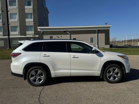 Used 2014 Toyota Highlander Limited Platinum image 12