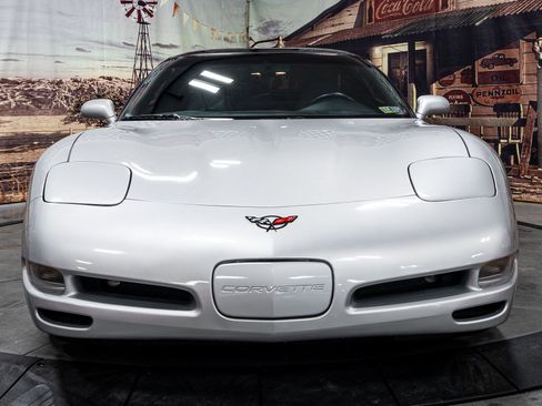 Used 1997 Chevrolet Corvette Coupe w/ Memory Pkg image 7