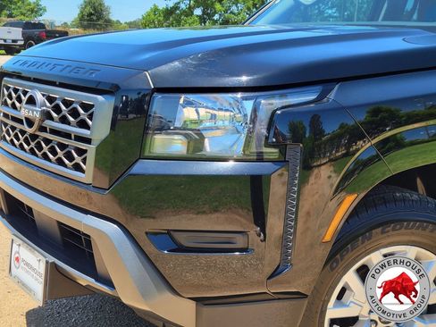 Used 2023 Nissan Frontier SV RWD image 10