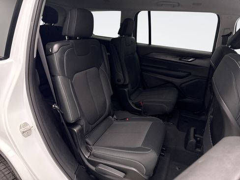 Used 2023 Jeep Grand Cherokee L Laredo w/ Luxury Tech Group I image 17