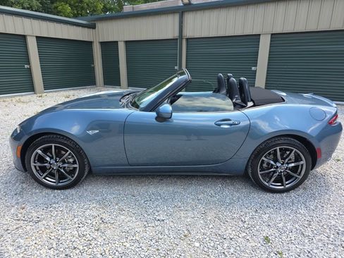 Used 2017 MAZDA MX-5 Miata Grand Touring RWD image 2