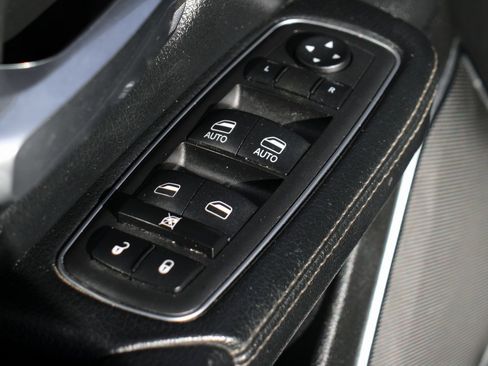 Used 2019 RAM 1500 Laramie image 16