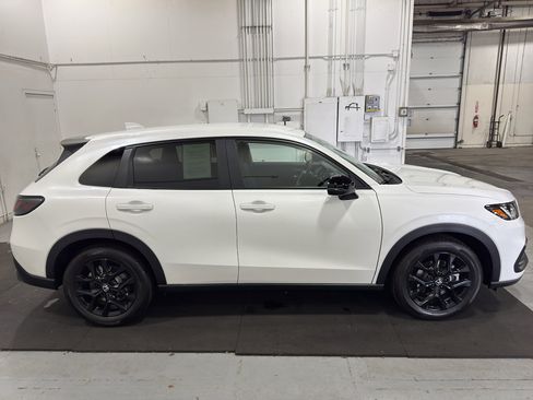Used 2025 Honda HR-V Sport image 29