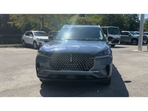 Used 2025 Lincoln Aviator Reserve w/ Luxury Package AWD/4WD image 3