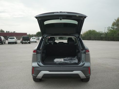 New 2025 Volkswagen Tiguan SE image 7