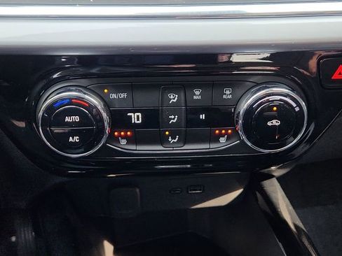 Used 2025 Chevrolet Trax LT w/ LT Convenience Package image 39