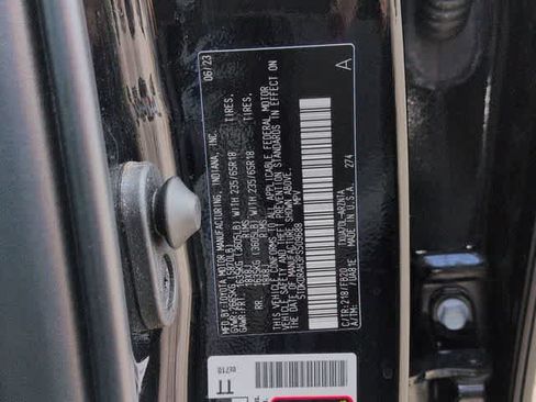 Used 2023 Toyota Highlander LE FWD image 36