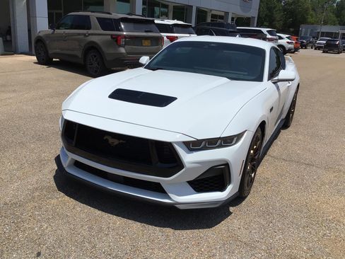 Used 2024 Ford Mustang GT Premium w/ GT Performance Package RWD image 5