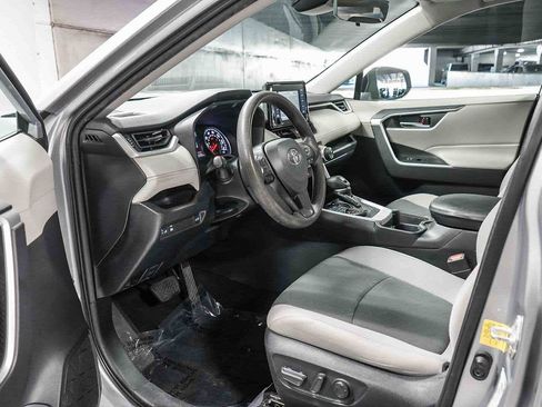 Used 2021 Toyota RAV4 XLE image 20