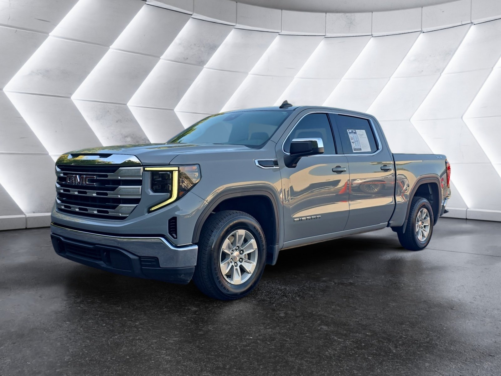 Used 2024 GMC Sierra 1500 SLE AWD/4WD image 1