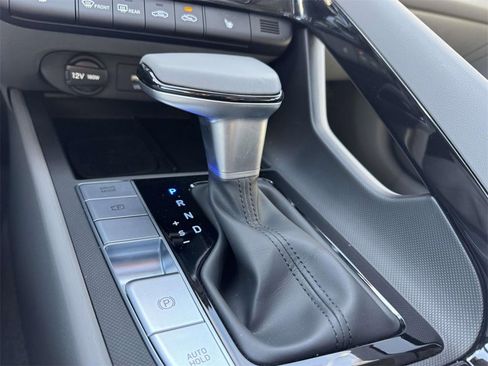 Certified 2025 Hyundai Elantra SEL image 28