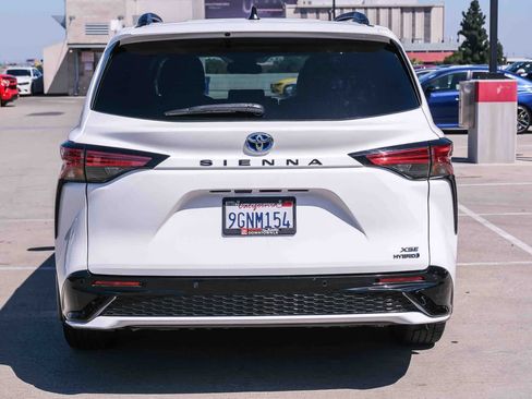 Certified 2023 Toyota Sienna XSE w/ XSE Plus Package FWD image 5