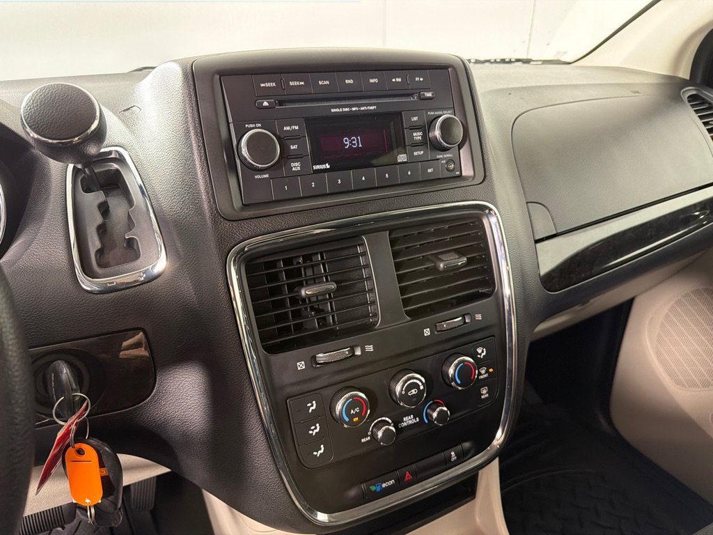 Used 2016 Dodge Grand Caravan SXT FWD image 15