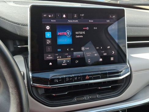 Certified 2022 Jeep Compass Limited image 28