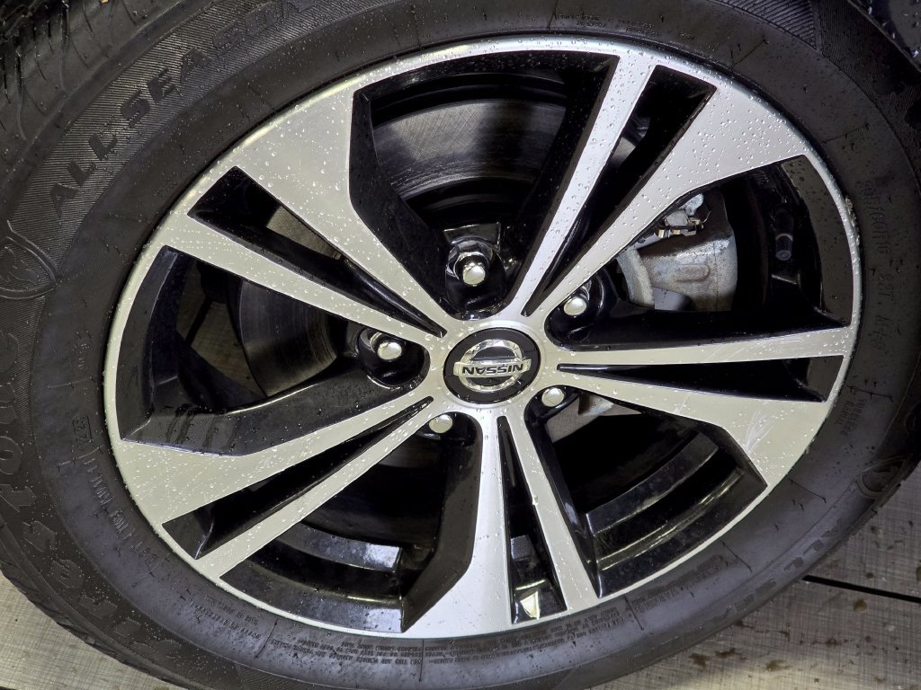 Used 2023 Nissan Sentra SV FWD image 6