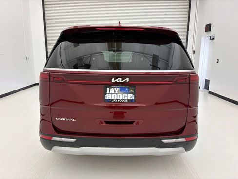 Used 2024 Kia Carnival LX FWD image 19