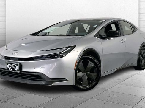 Used 2024 Toyota Prius LE image 11