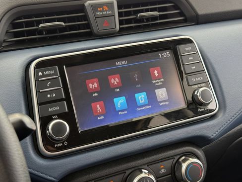 Used 2025 Nissan Versa SV FWD image 20