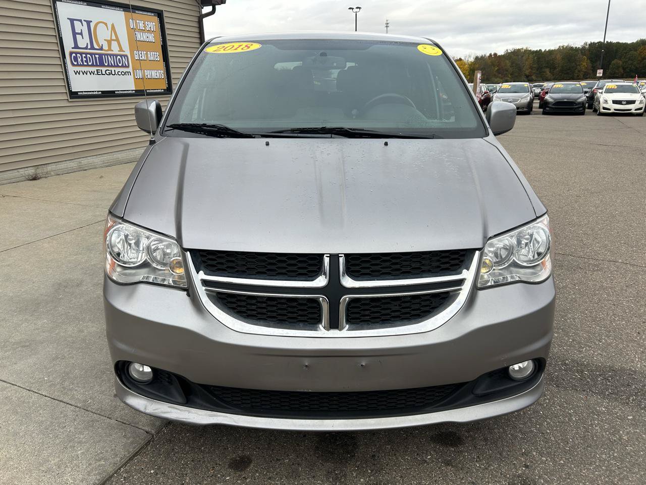 Used 2018 Dodge Grand Caravan SE FWD image 2