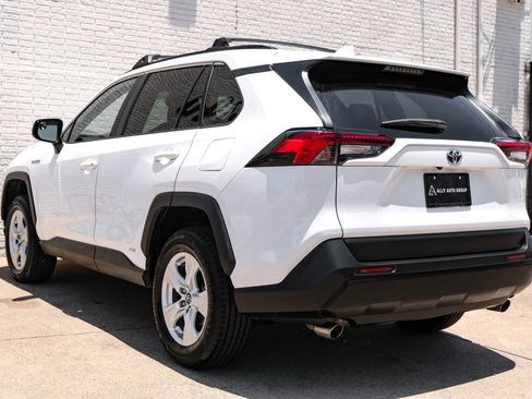 Used 2020 Toyota RAV4 LE image 5