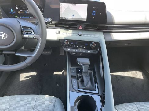 New 2025 Hyundai Elantra Limited FWD image 5