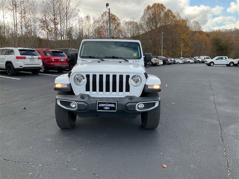 Used 2020 Jeep Wrangler Unlimited Sahara image 2