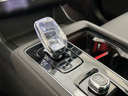 Certified 2025 Volvo XC90 T8 Plus w/ Protection Package Premier image 18