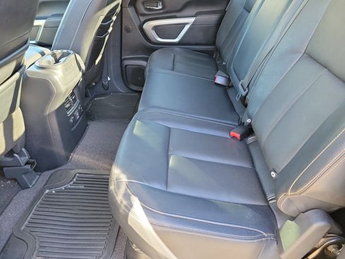 Used 2019 Nissan Titan SL w/ Chrome Package image 6
