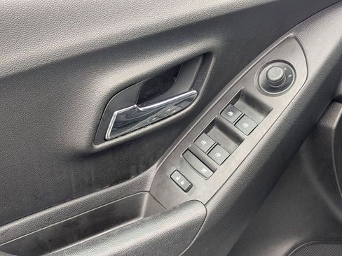 Used 2017 Chevrolet Trax LT w/ LT Convenience Package image 14