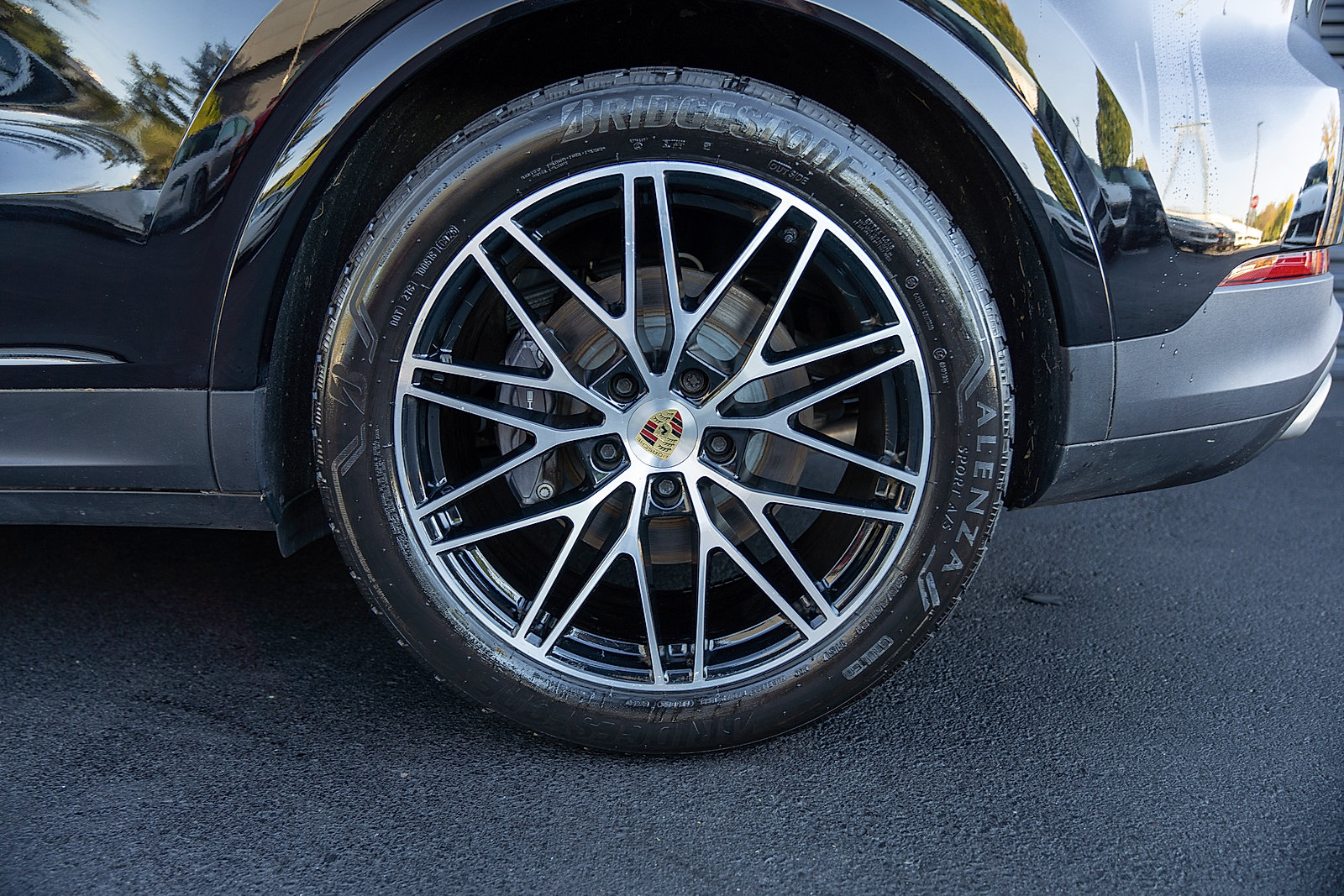 Used 2024 Porsche Cayenne AWD/4WD image 24