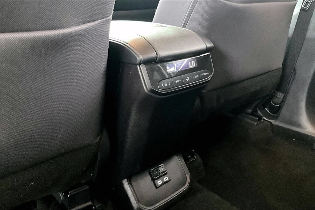 Used 2025 Toyota Highlander LE FWD image 10
