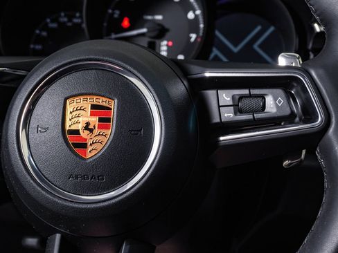 Certified 2026 Porsche Macan AWD/4WD image 19