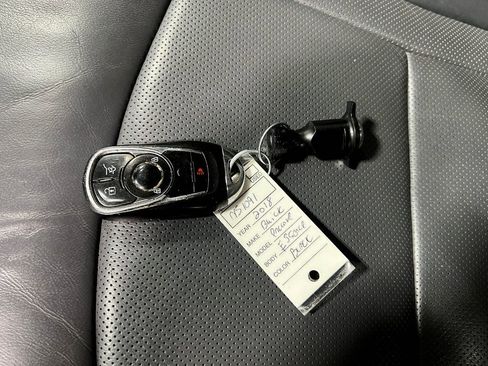 Used 2018 Buick Enclave Essence image 37