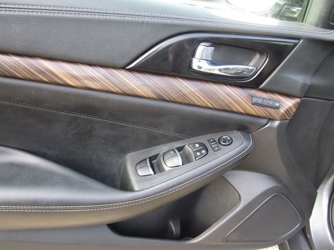 Used 2017 Nissan Maxima Platinum image 18