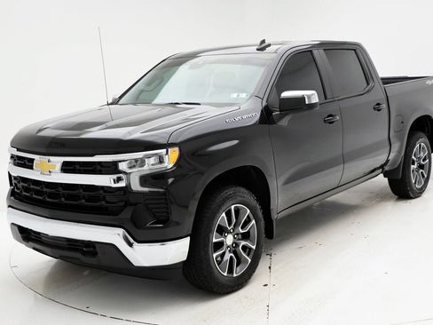 Used 2024 Chevrolet Silverado 1500 LT image 2