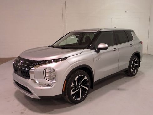 New 2025 Mitsubishi Outlander SE image 8