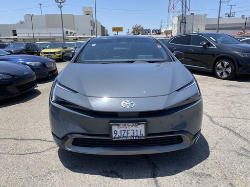 Used 2024 Toyota Prius XLE FWD image 3