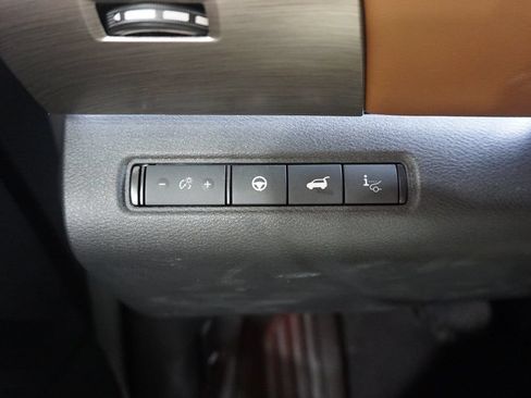 Used 2023 Nissan Pathfinder Platinum AWD/4WD image 5