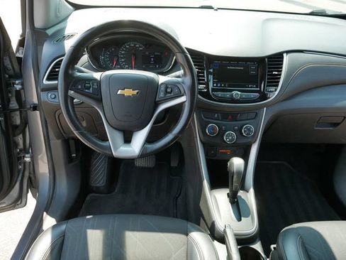 Used 2019 Chevrolet Trax LT w/ LT Convenience Package AWD/4WD image 19