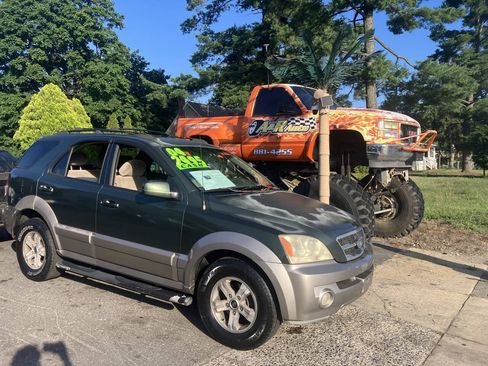 Used 2004 Kia Sorento EX AWD/4WD image 2