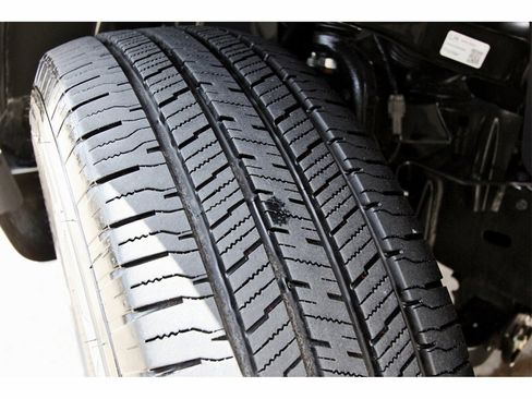 Certified 2024 Nissan Frontier SV w/ Technology Package image 30