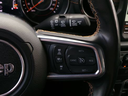 Used 2022 Jeep Wrangler Unlimited Sahara AWD/4WD image 31